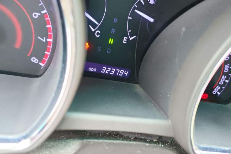 Used Toyota Highlander 2012 2.7L Two-Wheel Drive 7-Seater Luxury Edition Odometer Close Up