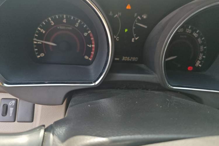 Used Toyota Highlander 2012 2.7L Two-Wheel Drive 7-Seater Luxury Edition Odometer Close Up