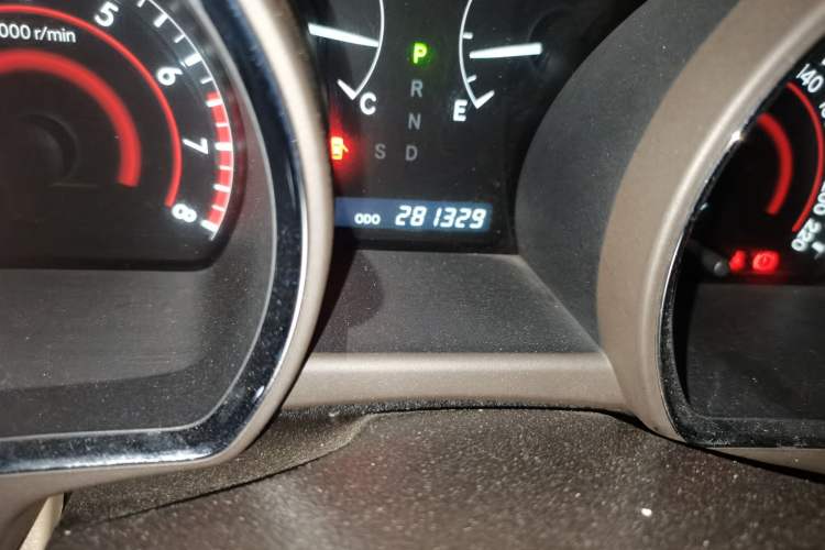 Used Toyota Highlander 2012 3.5L 4x4 7-Seater Ultimate Edition Odometer Close Up