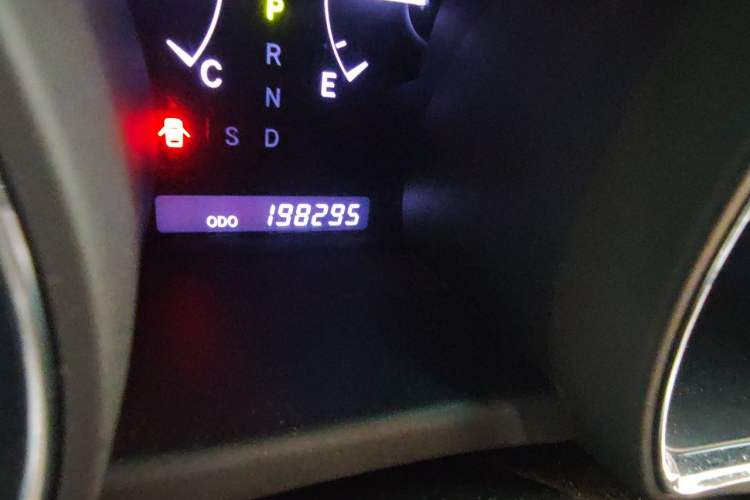 Used Toyota Highlander 2012 2.7L Two-Wheel Drive 7-Seater Luxury Edition Odometer Close Up