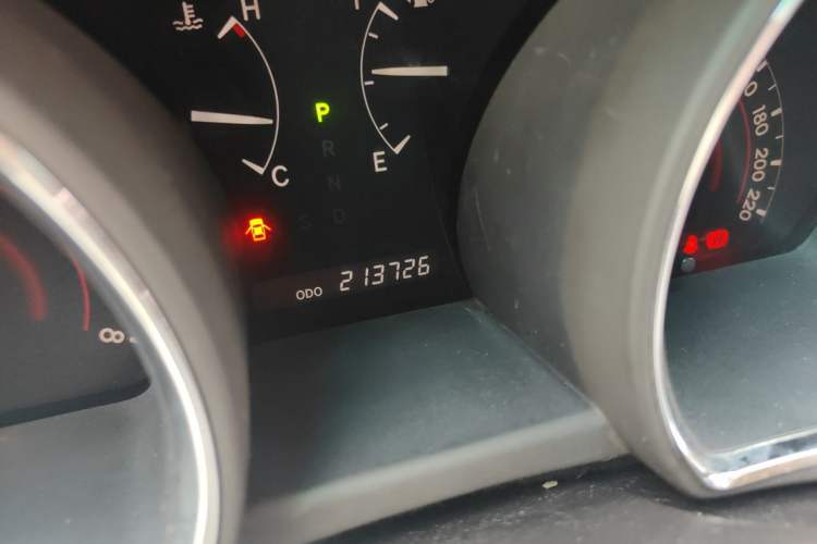 Used Toyota Highlander 2012 2.7L 2WD 5-Seater Elite Edition Odometer Close Up