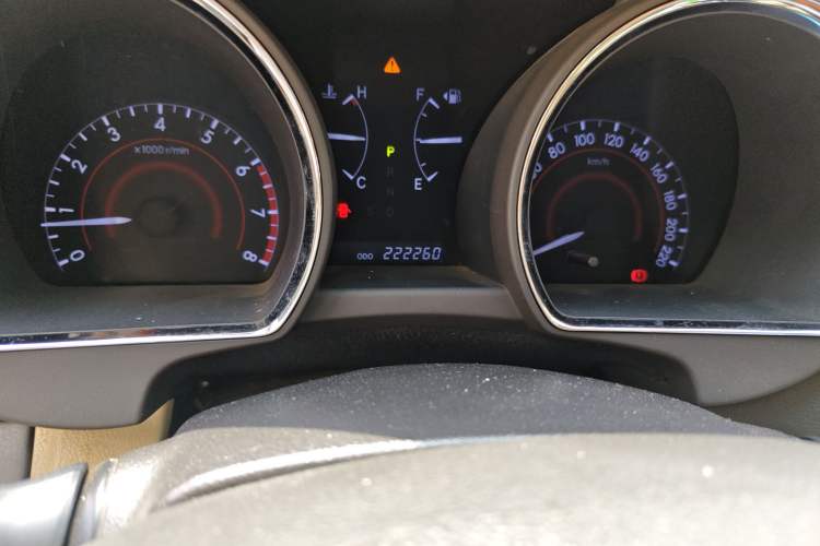 Used Toyota Highlander 2012 2.7L Two-Wheel Drive 7-Seater Luxury Edition Odometer Close Up