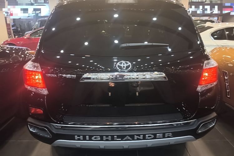 Used Toyota Highlander 2012 2.7L Two-Wheel Drive 7-Seater Luxury Edition Rear