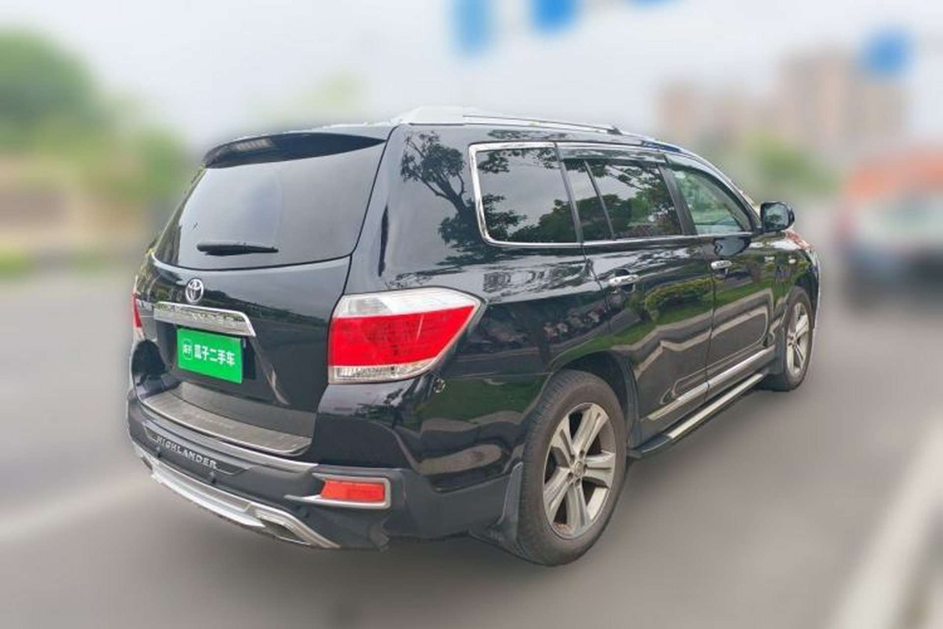 Used Toyota Highlander 2012 2.7L Two-Wheel Drive 7-Seater Luxury Edition Rear Right 45 Deg