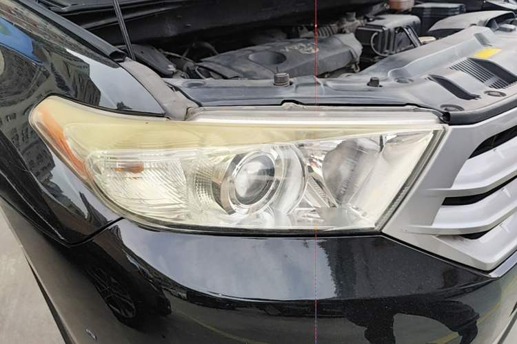 Used Toyota Highlander 2012 2.7L Two-Wheel Drive 7-Seater Luxury Edition Right Front Headlight
