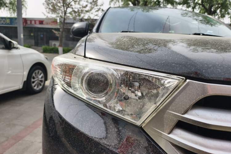 Used Toyota Highlander 2012 2.7L Two-Wheel Drive 7-Seater Elite Edition Right Front Headlight