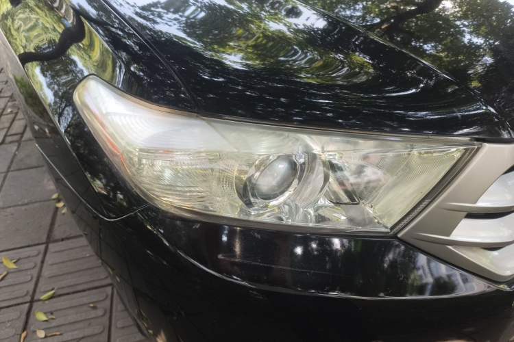 Used Toyota Highlander 2012 2.7L Two-Wheel Drive 5-Seater Sport Edition Right Front Headlight