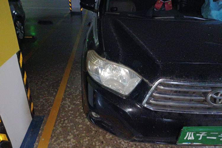 Used Toyota Highlander 2012 2.7L Two-Wheel Drive 7-Seater Elite Edition Right Front Headlight