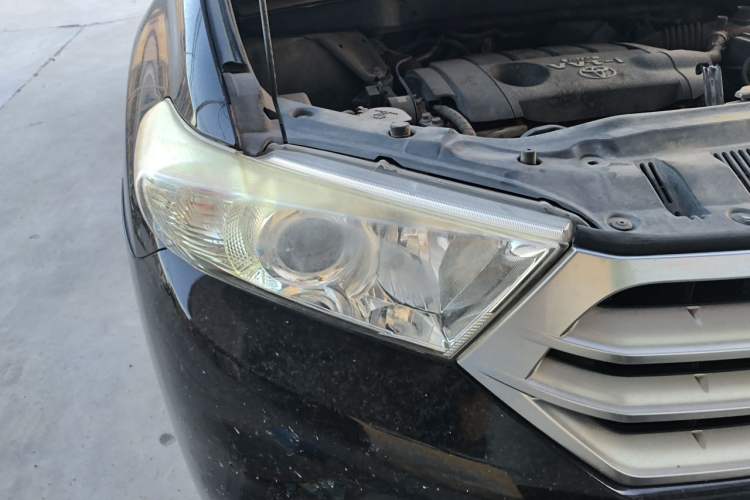 Used Toyota Highlander 2012 2.7L Two-Wheel Drive 7-Seater Luxury Edition Right Front Headlight