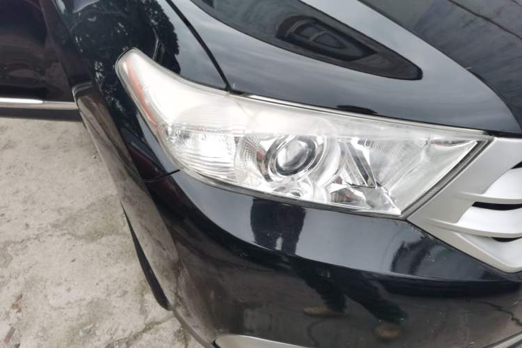 Used Toyota Highlander 2012 2.7L Two-Wheel Drive 5-Seater Sport Edition Right Front Headlight