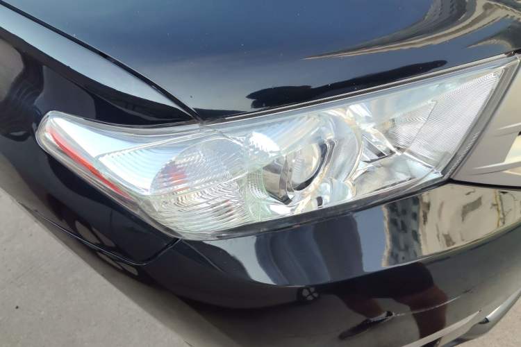 Used Toyota Highlander 2012 2.7L Two-Wheel Drive 7-Seater Luxury Edition Right Front Headlight