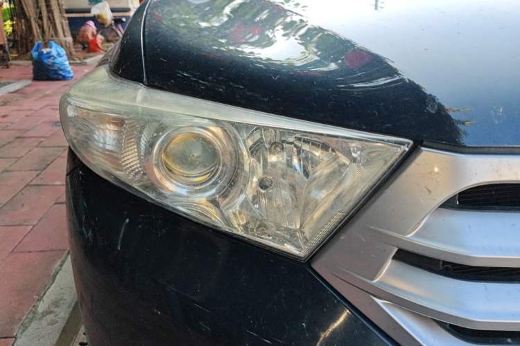 Used Toyota Highlander 2012 2.7L Two-Wheel Drive 7-Seater Luxury Edition Right Front Headlight