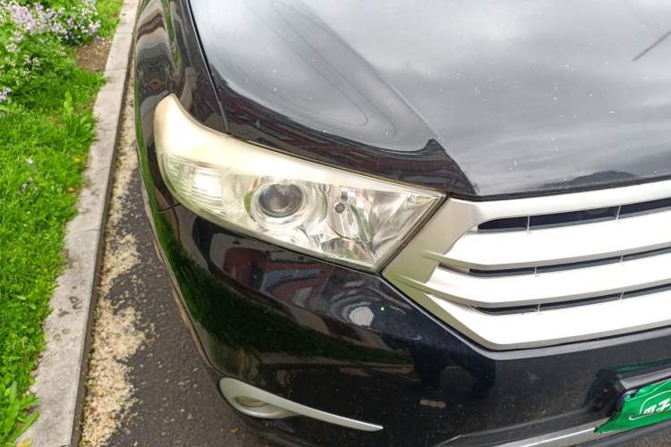 Used Toyota Highlander 2012 2.7L Two-Wheel Drive 7-Seater Luxury Edition Right Front Headlight