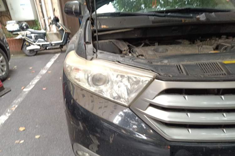 Used Toyota Highlander 2012 2.7L Two-Wheel Drive 7-Seater Luxury Edition Right Front Headlight