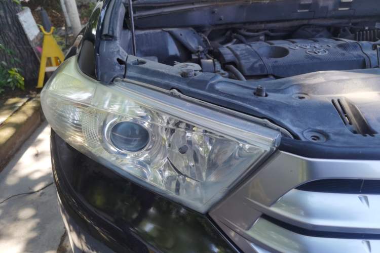 Used Toyota Highlander 2012 2.7L Two-Wheel Drive 7-Seater Elite Edition Right Front Headlight