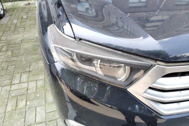Used Toyota Highlander 2012 2.7L Two-Wheel Drive 7-Seater Luxury Edition Right Front Headlight