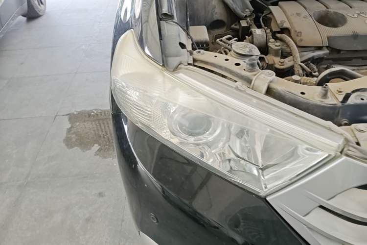 Used Toyota Highlander 2012 2.7L Two-Wheel Drive 7-Seater Luxury Edition Right Front Headlight