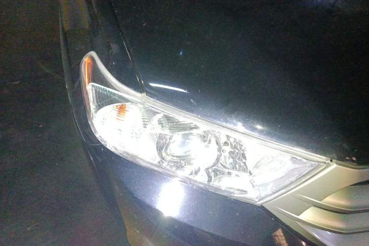 Used Toyota Highlander 2012 2.7L Two-Wheel Drive 7-Seater Luxury Edition Right Front Headlight