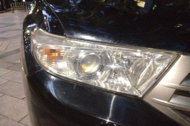 Used Toyota Highlander 2012 2.7L Two-Wheel Drive 7-Seater Elite Edition Right Front Headlight