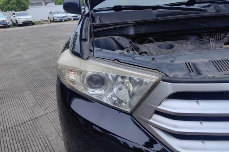 Used Toyota Highlander 2012 2.7L Two-Wheel Drive 7-Seater Elite Edition Right Front Headlight