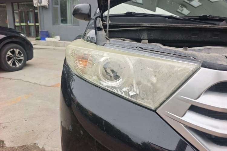 Used Toyota Highlander 2012 2.7L Two-Wheel Drive 7-Seater Luxury Edition Right Front Headlight