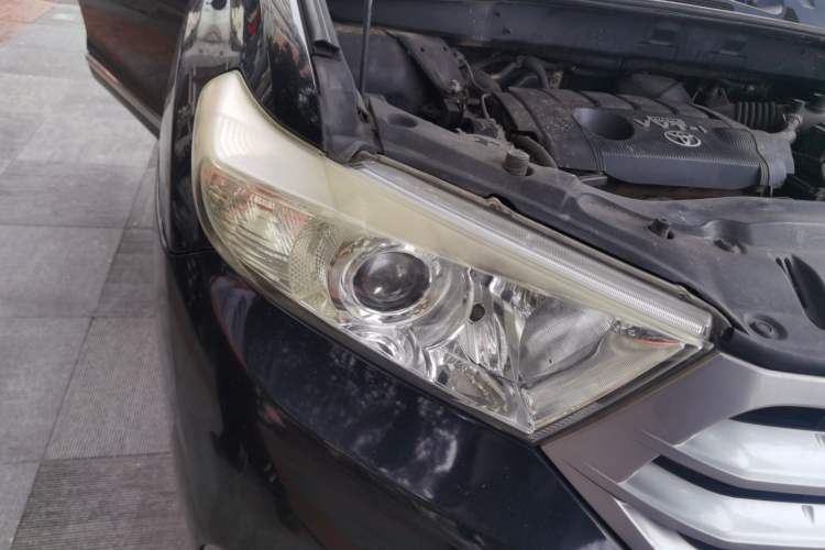 Used Toyota Highlander 2012 2.7L Two-Wheel Drive 7-Seater Luxury Edition Right Front Headlight