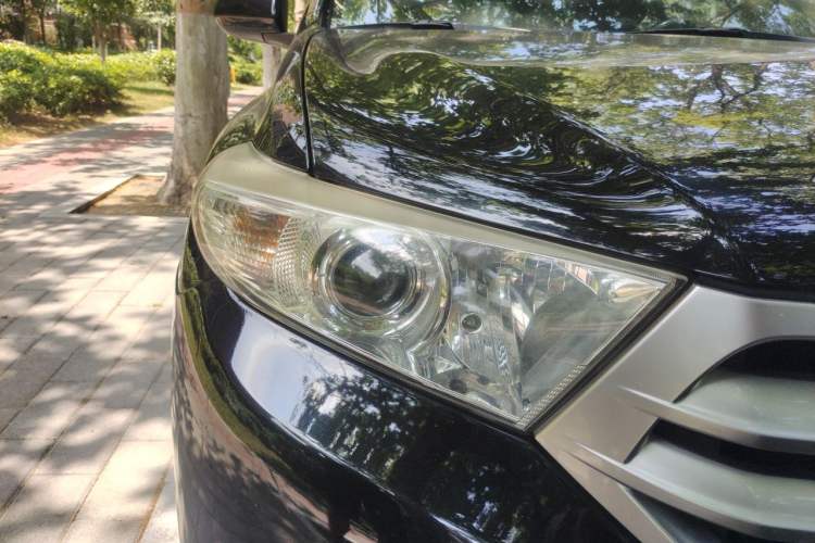 Used Toyota Highlander 2012 2.7L Two-Wheel Drive 7-Seater Luxury Edition Right Front Headlight
