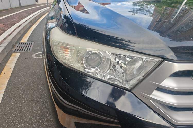 Used Toyota Highlander 2012 2.7L Two-Wheel Drive 7-Seater Elite Edition Right Front Headlight