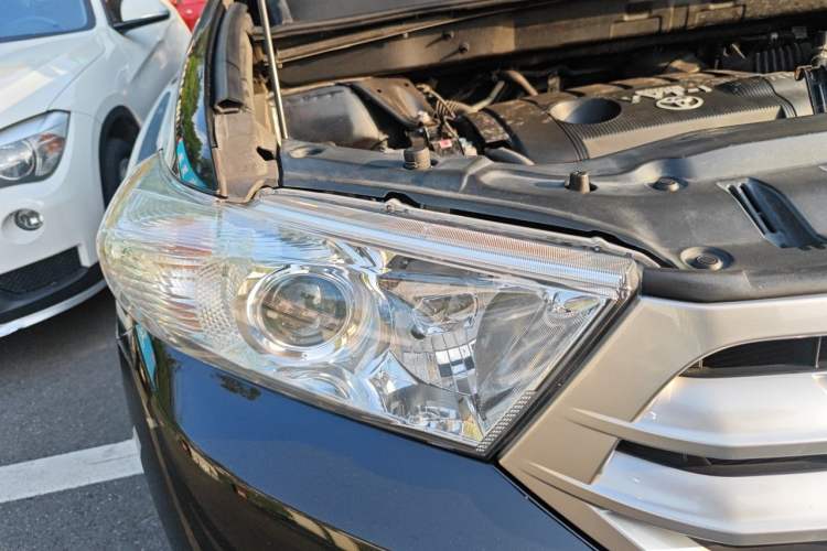 Used Toyota Highlander 2012 2.7L Two-Wheel Drive 7-Seater Luxury Navigation Edition Right Front Headlight