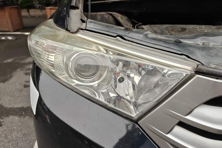 Used Toyota Highlander 2012 2.7L Two-Wheel Drive 7-Seater Elite Edition Right Front Headlight