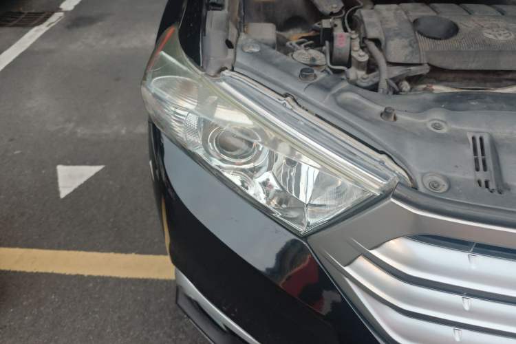 Used Toyota Highlander 2012 2.7L Two-Wheel Drive 7-Seater Luxury Edition Right Front Headlight