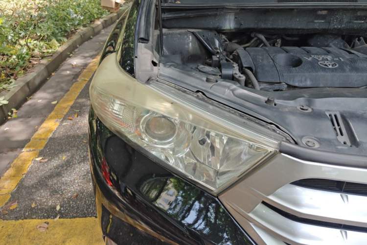 Used Toyota Highlander 2012 2.7L Two-Wheel Drive 7-Seater Luxury Edition Right Front Headlight