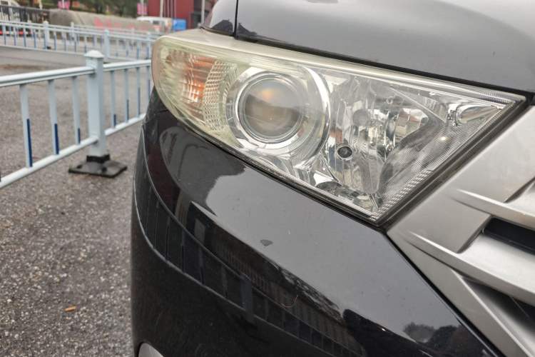 Used Toyota Highlander 2012 2.7L Two-Wheel Drive 7-Seater Luxury Edition Right Front Headlight
