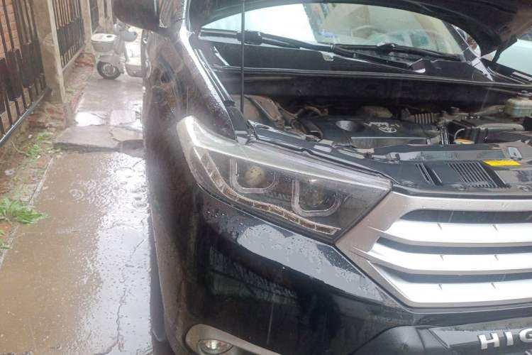 Used Toyota Highlander 2012 2.7L Two-Wheel Drive 7-Seater Luxury Edition Right Front Headlight
