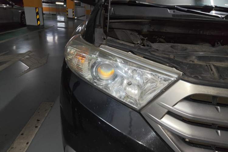 Used Toyota Highlander 2012 2.7L Two-Wheel Drive 7-Seater Luxury Edition Right Front Headlight