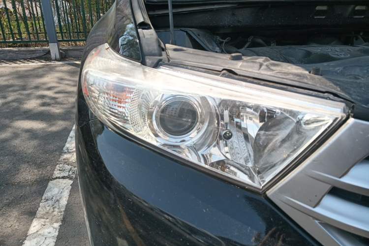 Used Toyota Highlander 2012 2.7L Two-Wheel Drive 7-Seater Luxury Edition Right Front Headlight