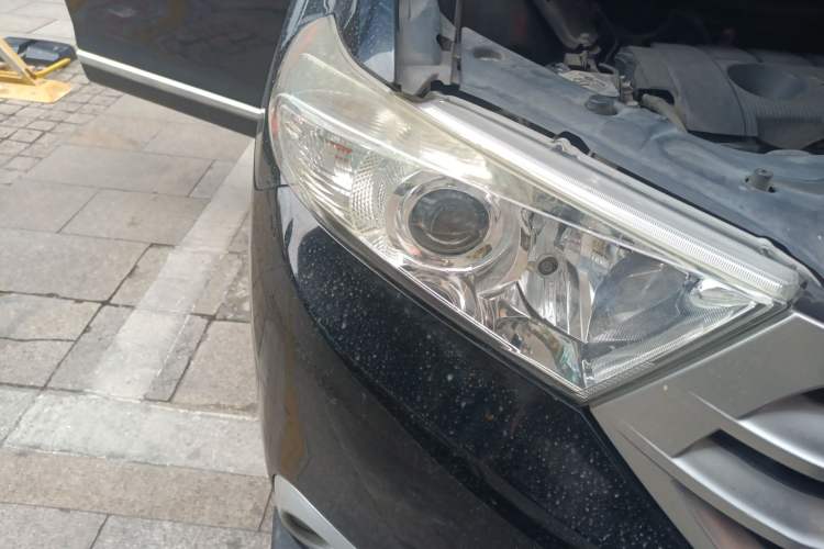 Used Toyota Highlander 2012 2.7L Two-Wheel Drive 7-Seater Luxury Edition Right Front Headlight