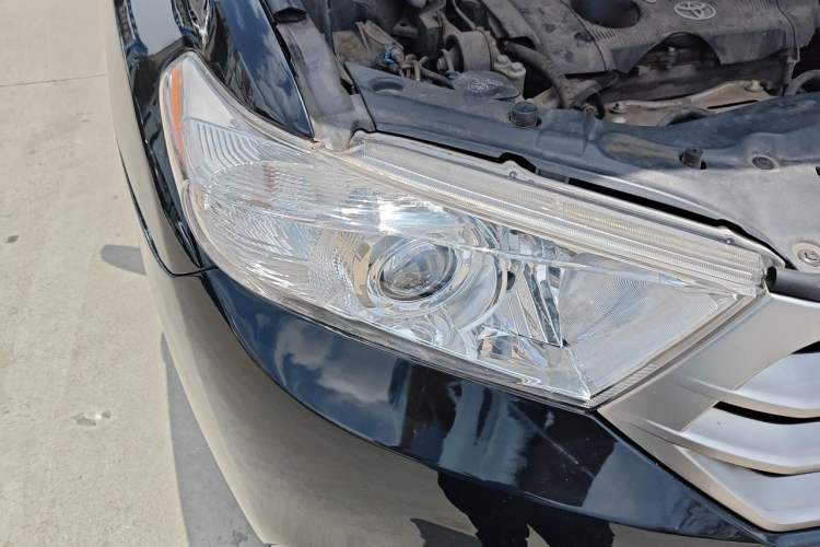Used Toyota Highlander 2012 2.7L Two-Wheel Drive 7-Seater Luxury Edition Right Front Headlight