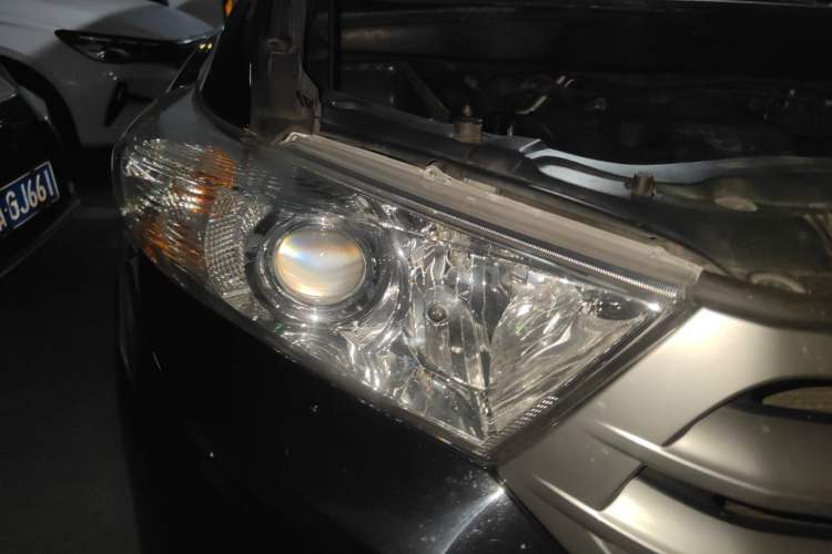 Used Toyota Highlander 2012 2.7L Two-Wheel Drive 7-Seater Luxury Edition Right Front Headlight