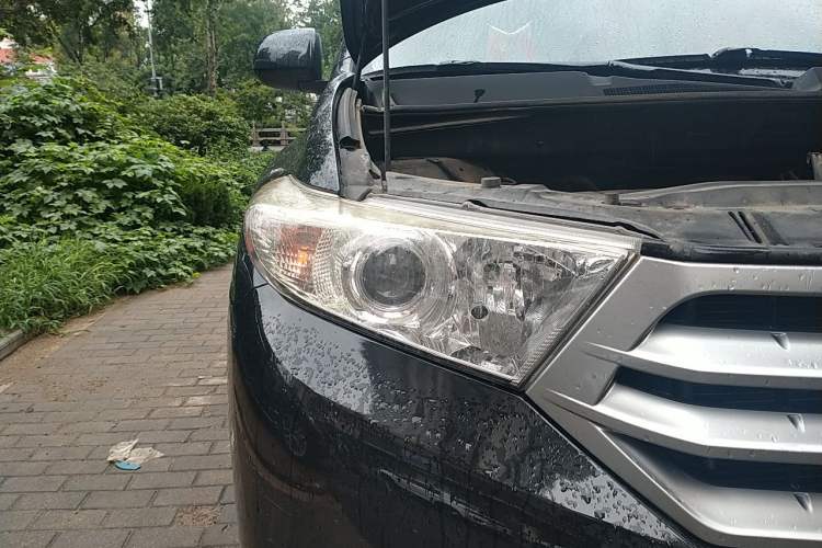 Used Toyota Highlander 2012 2.7L Two-Wheel Drive 7-Seater Luxury Edition Right Front Headlight