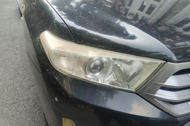 Used Toyota Highlander 2012 2.7L Two-Wheel Drive 7-Seater Luxury Edition Right Front Headlight