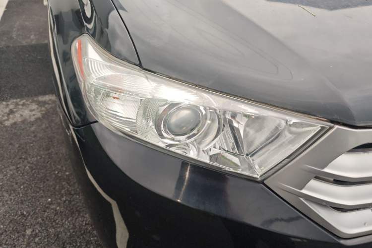 Used Toyota Highlander 2012 2.7L Two-Wheel Drive 7-Seater Luxury Edition Right Front Headlight
