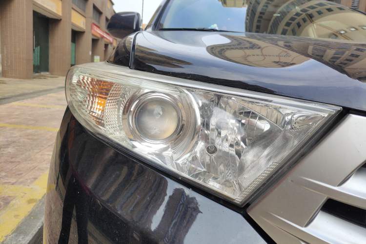 Used Toyota Highlander 2012 2.7L Two-Wheel Drive 7-Seater Elite Edition Right Front Headlight