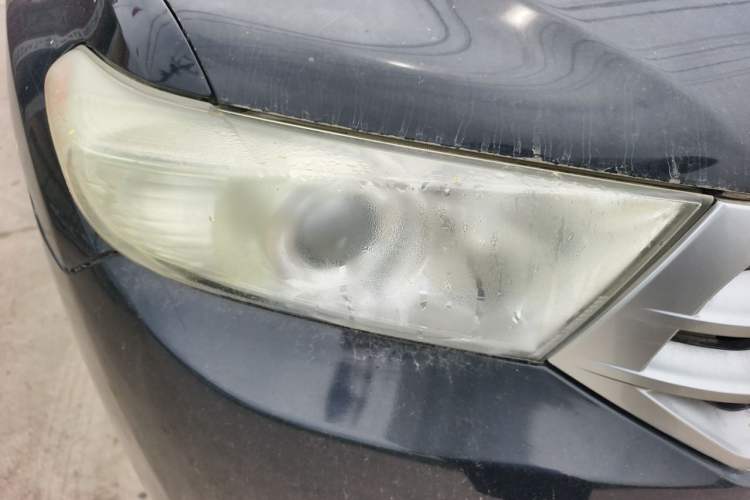 Used Toyota Highlander 2012 2.7L Two-Wheel Drive 7-Seater Elite Edition Right Front Headlight