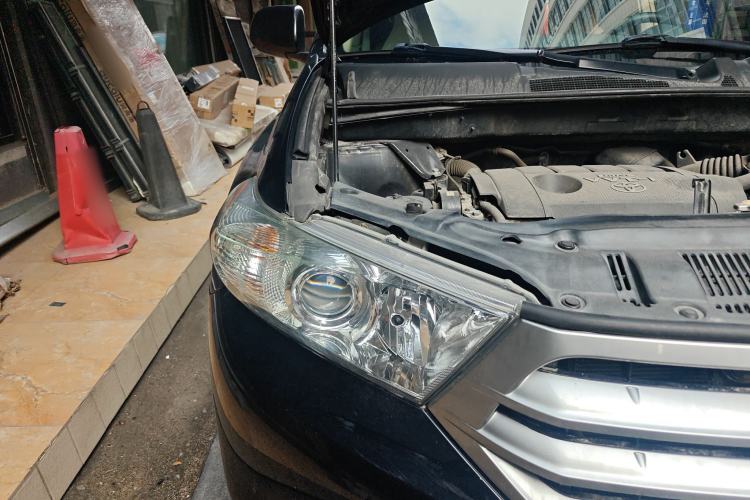 Used Toyota Highlander 2012 2.7L Two-Wheel Drive 5-Seater Sport Edition Right Front Headlight