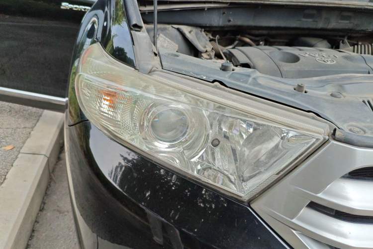 Used Toyota Highlander 2012 2.7L Two-Wheel Drive 7-Seater Luxury Edition Right Front Headlight