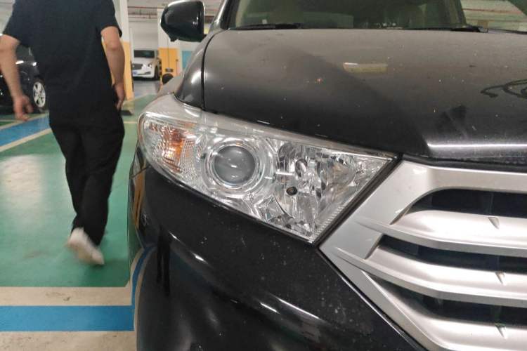 Used Toyota Highlander 2012 2.7L Two-Wheel Drive 7-Seater Luxury Edition Right Front Headlight