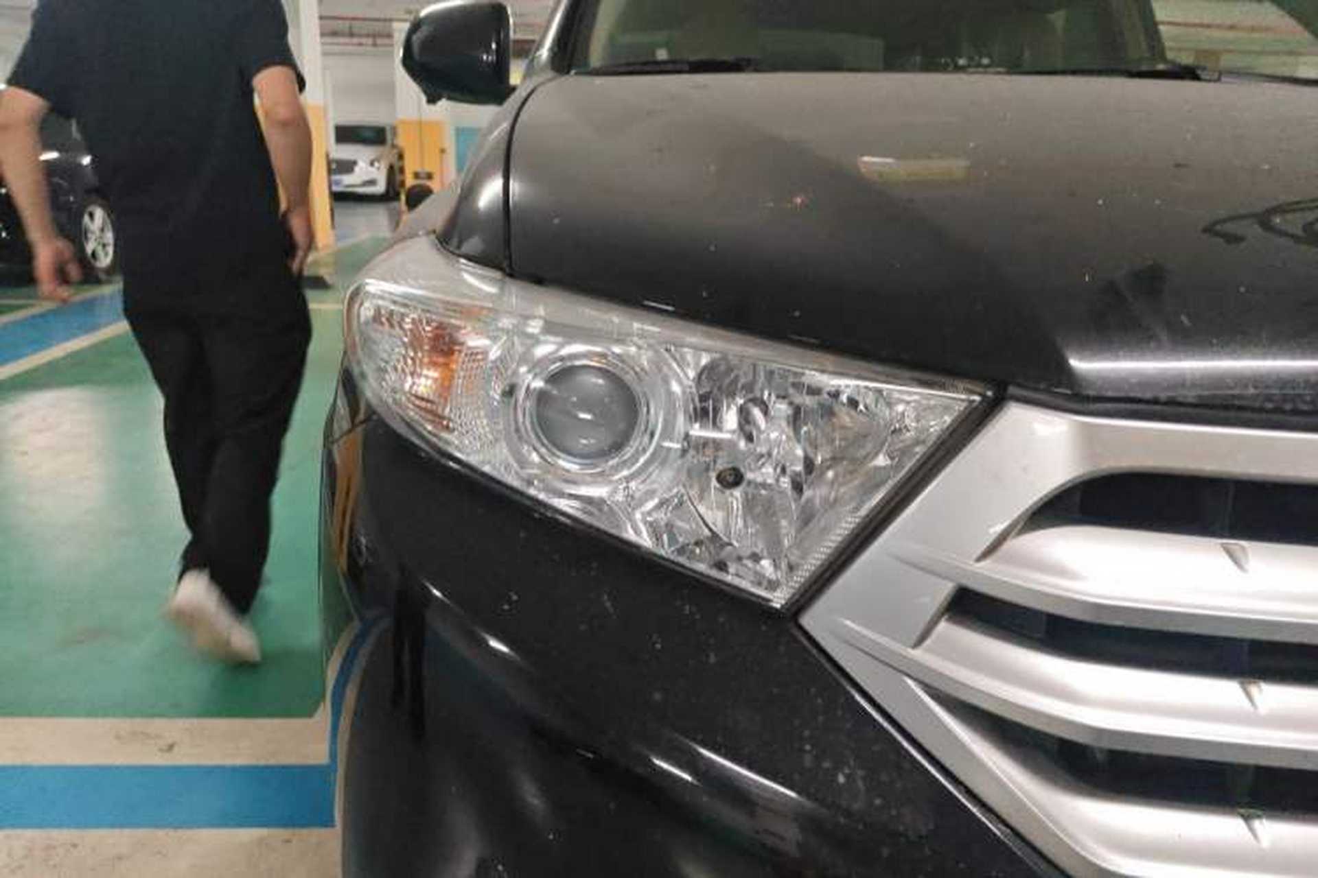 Used Toyota Highlander 2012 2.7L Two-Wheel Drive 7-Seater Luxury Edition Right Front Headlight