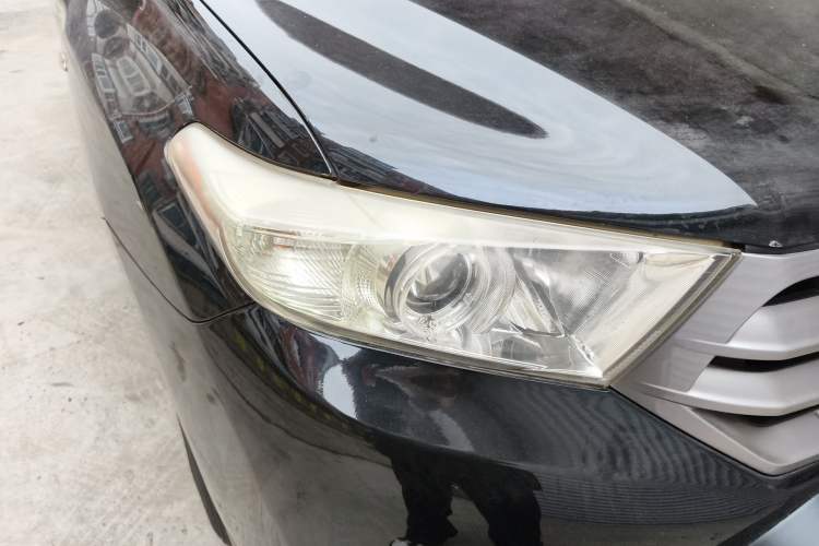Used Toyota Highlander 2012 2.7L Two-Wheel Drive 7-Seater Elite Edition Right Front Headlight