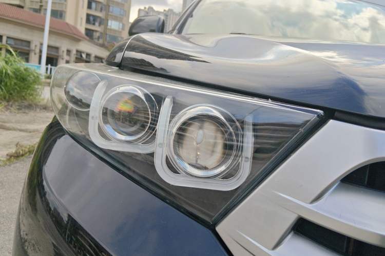 Used Toyota Highlander 2012 2.7L Two-Wheel Drive 7-Seater Luxury Edition Right Front Headlight